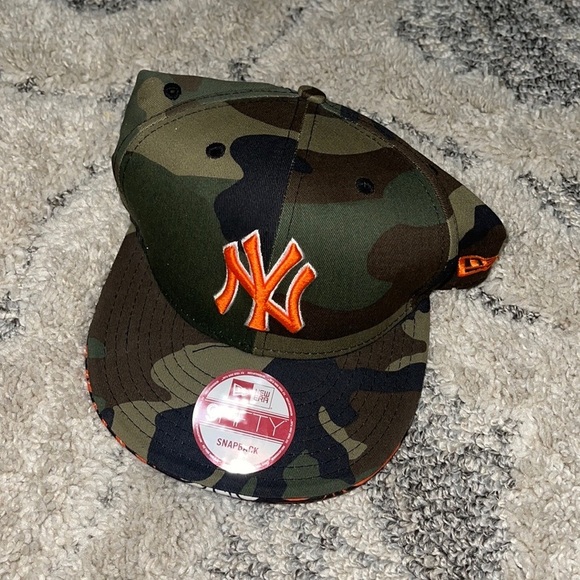 New Era Other - New era vintage  Camo dead stock SnapBack Hat